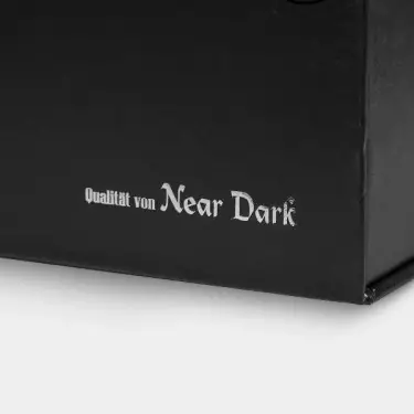 Bong con Maleta Ronin y Geisha Black Leaf logo