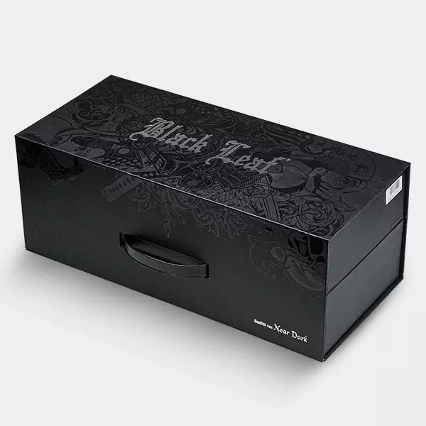 Bong con Maleta Ronin y Geisha Black Leaf caja cerrada tumbada