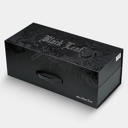Bong con Maleta Ronin y Geisha Black Leaf caja cerrada tumbada