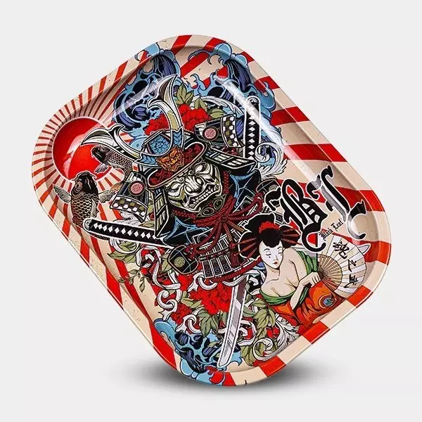 Bong con Maleta Ronin y Geisha Black Leaf bandeja