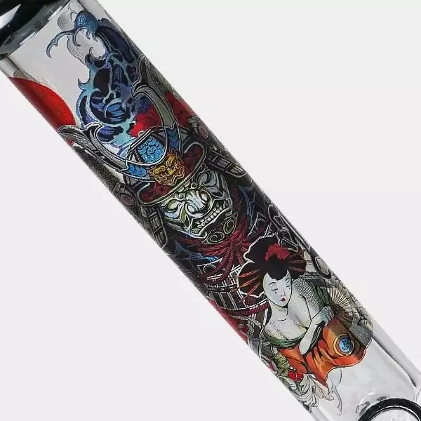 Bong con Maleta Ronin y Geisha Black Leaf diseño