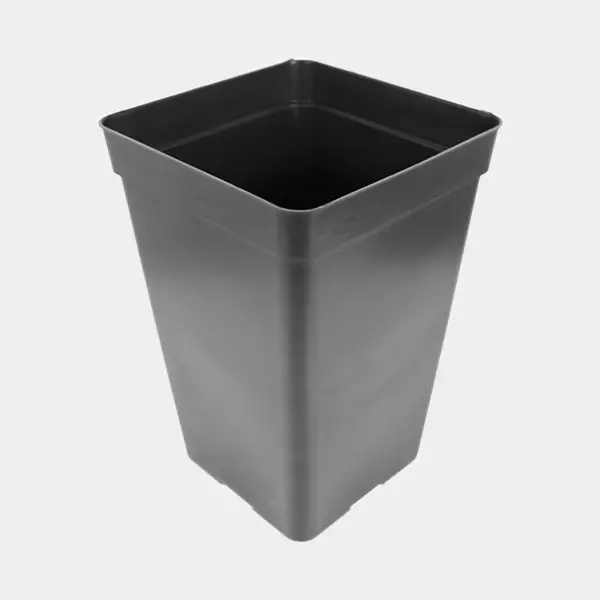 Quadratische schwarze Töpfe