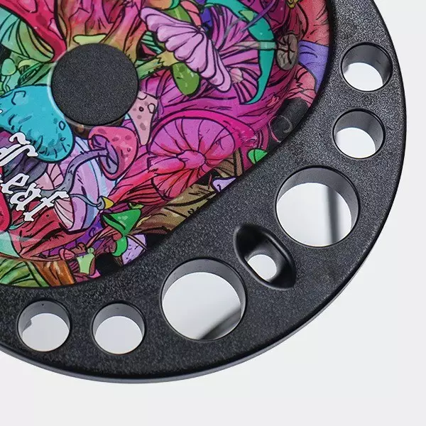 Drehtablett mit Kegelbürsten und Halterungen Magic Mushrooms Drehunterlage mit Kegel, bürsten und halterungen Magic Mushrooms Löcher für Kegel