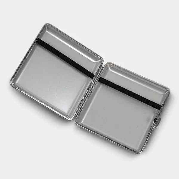 Rosige Metallzigarettenetui