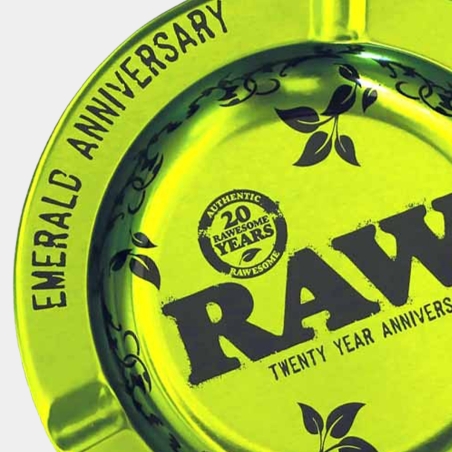 Raw Metal Emerald Aschenbecher Nahaufnahme