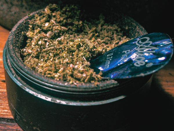 Hauptunterschiede zwischen Haschisch und Pollen